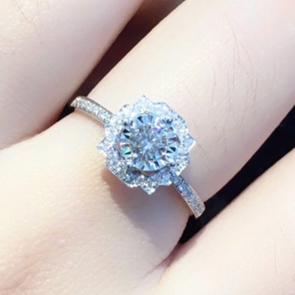 🎀Beautiful Round Shiny CZ Diamond Flower Micro Pave Wedding Ring, UNVN12316 - Picture 1 of 11